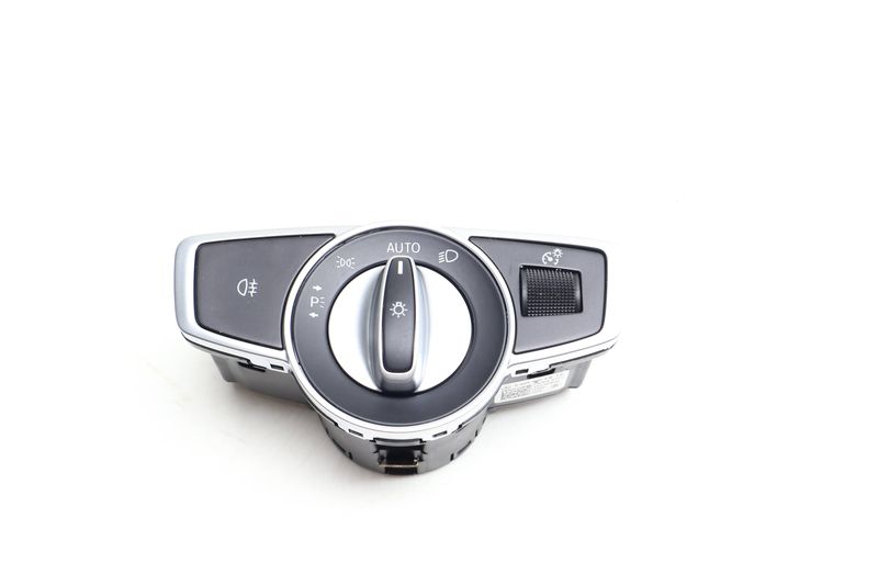 Headlight Switch / Dial 2059051810 — Used (SKU 696458)
