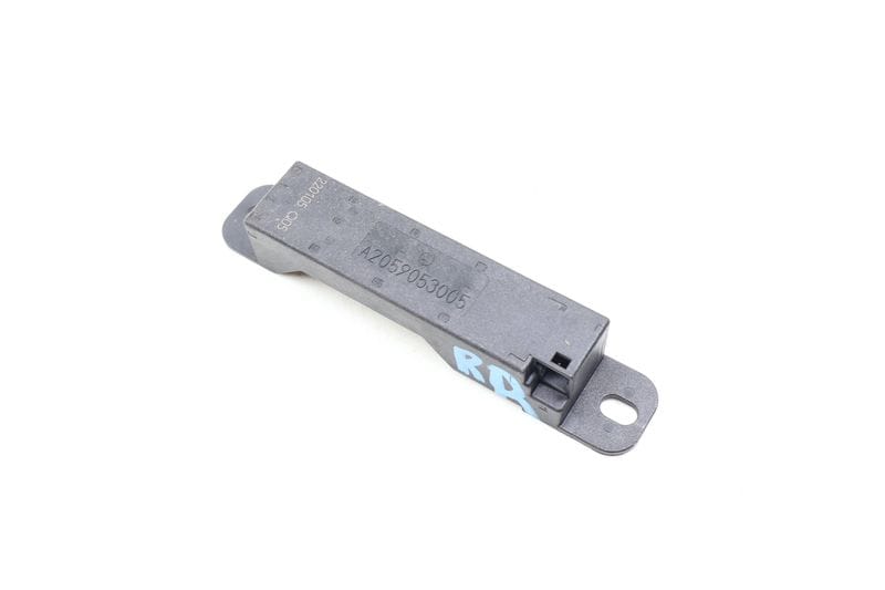 Kessy / Keyless Entry Antenna 2059053005 — Used (SKU 696376)