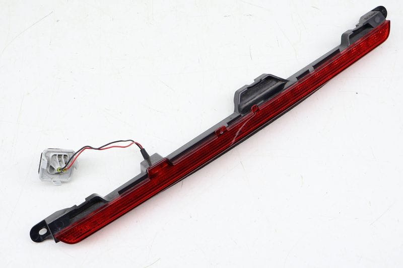 Center / Third Brake Light 1569069600 — Used (SKU 696653)