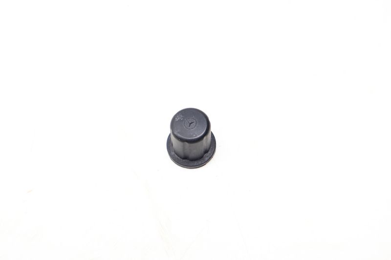 Starter / Alternator Protective Cap 0015466135 — Used (SKU 696445)