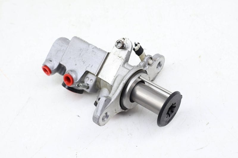 Brake Master Cylinder 5QM614019G — Used (SKU 679567)