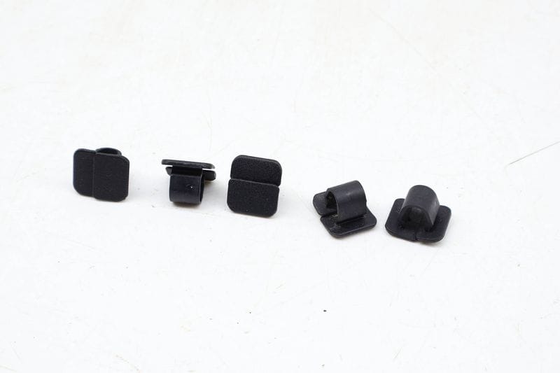 Hood Insulation / Sound Blanket Clip Set (5) 1T0863727 — Used (SKU 679341)