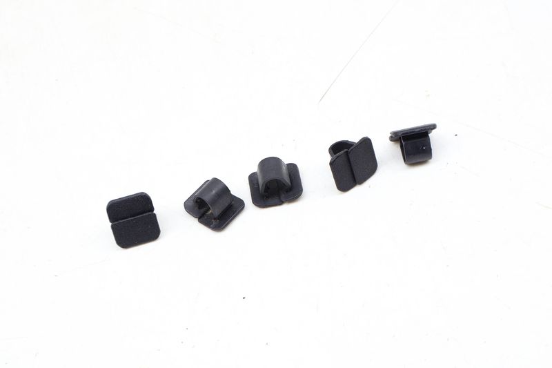 Hood Insulation / Sound Blanket Clip Set (5) 1T0863727 — Used (SKU 679342)