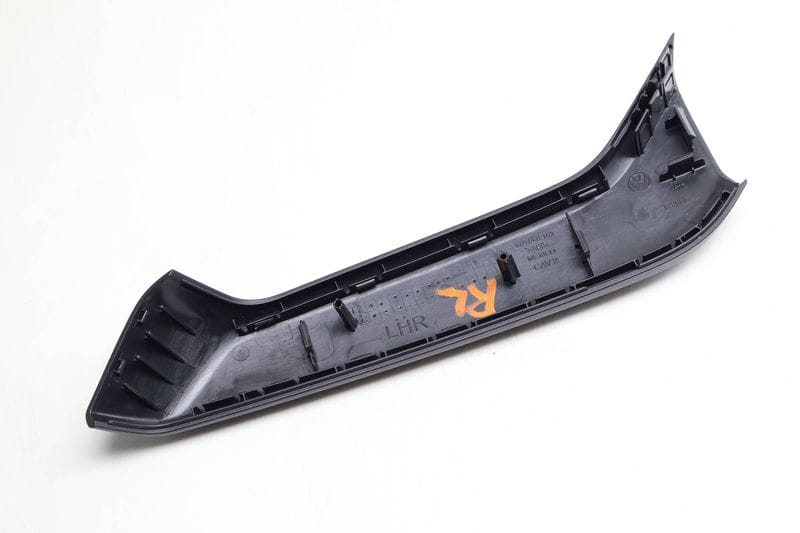 Interior Door Handle Trim 17A868164 — Used (SKU 679263)