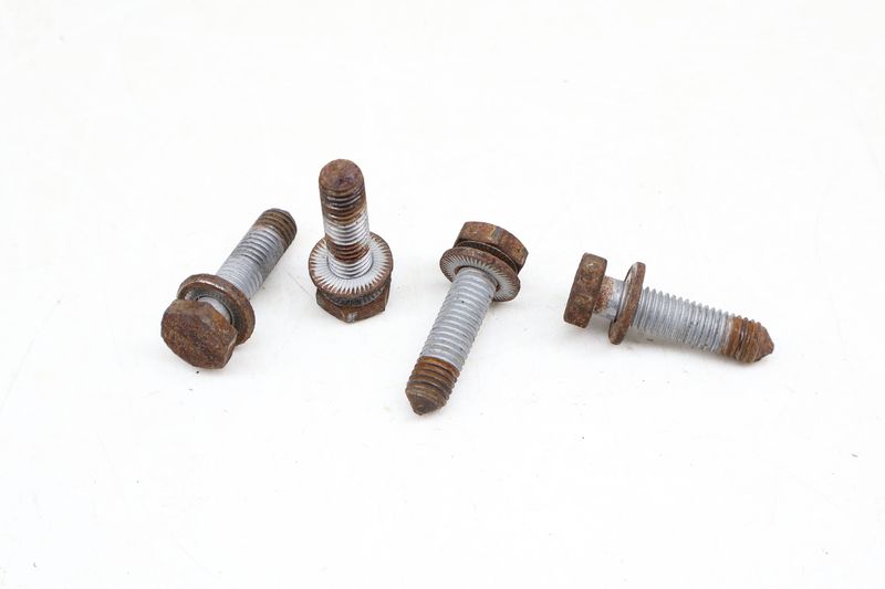 Spindle / Wheel Bearing Bolt Set (4) WHT003853 — Used (SKU 679467)