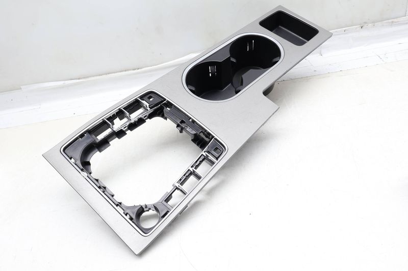 Center Console Trim / Cup Holder 561864263AA — Used (SKU 669496)