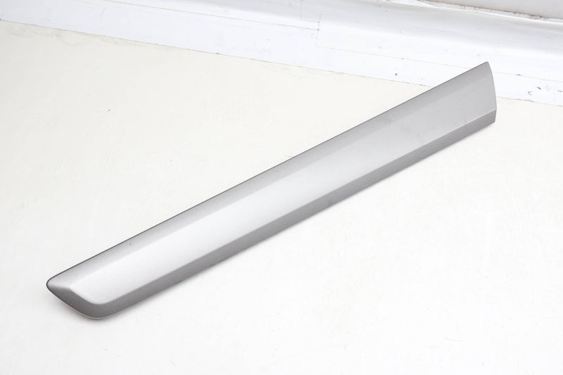 Door Panel Trim / Molding 561867409L — Used (SKU 669492)