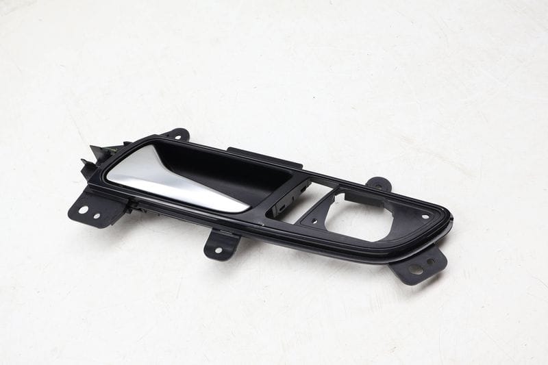 Interior Door Handle / Release 561837113 — Used (SKU 669456)