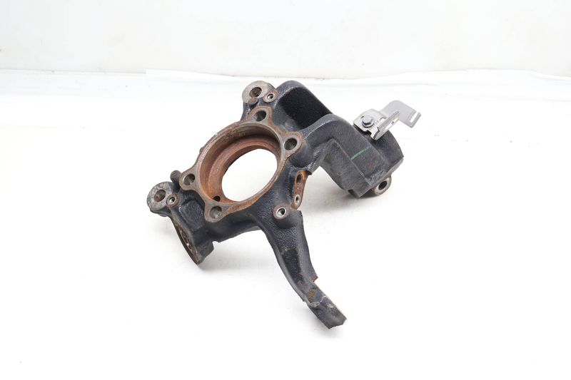 Spindle Knuckle / Wheel Bearing Housing 561407255 — Used (SKU 669743)