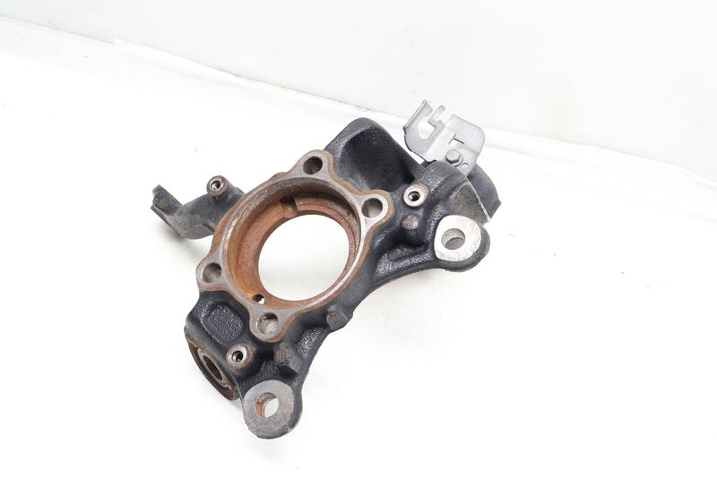 Spindle Knuckle / Wheel Bearing Housing 561407256 — Used (SKU 669744)