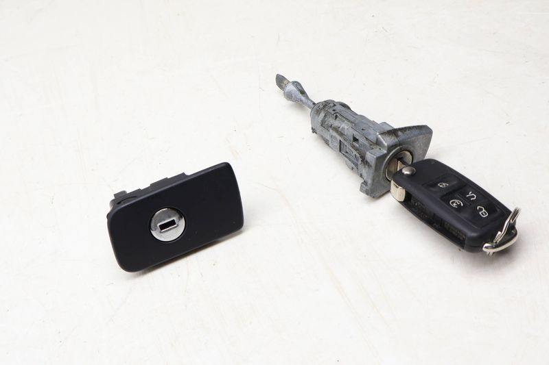 Lock Switch / Cylinder Set w/ Key 561800375EH — Used (SKU 669793)