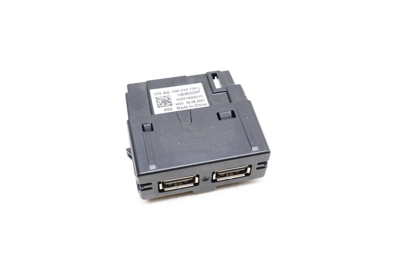 Center Console Dual USB Port / Module 5Q0035726L — Used (SKU 641547)
