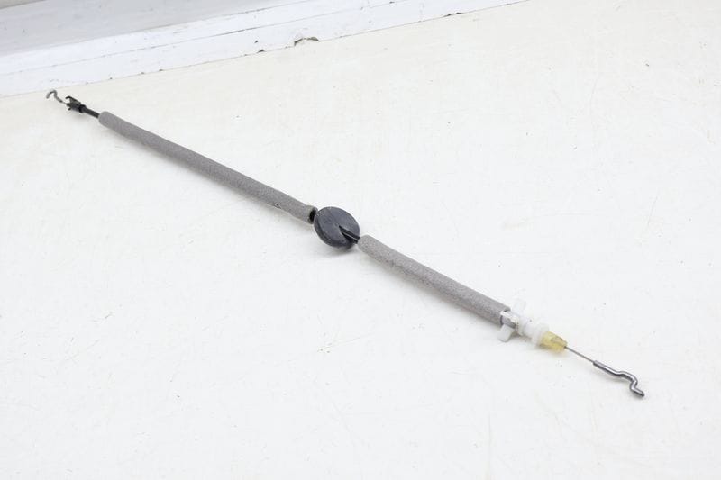 Interior Door Handle Release / Bowden Cable 561839085C — Used (SKU 669511)