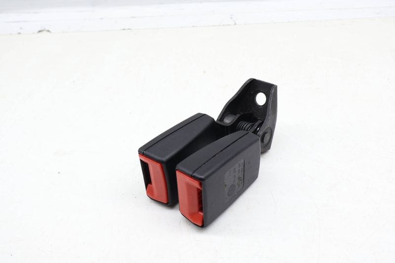 Seat Belt Buckle / Receiver (DOUBLE) 561857739 — Used (SKU 669480)