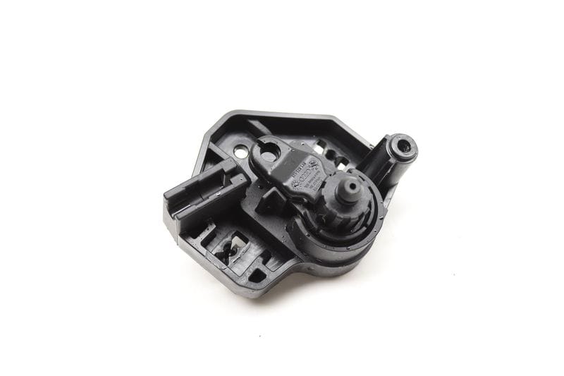 Hood Release Lever / Handle Bracket 8Y1823633 — Used (SKU 582951)