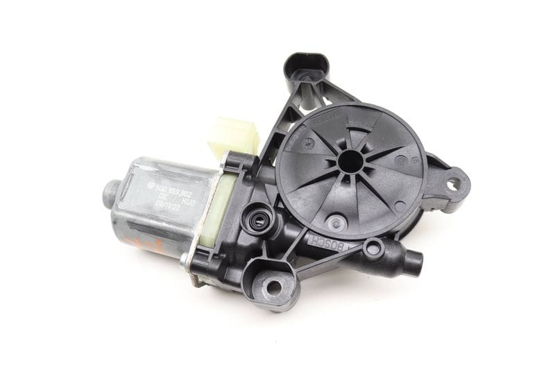 Window Lifter Motor 5Q0959802 — Used (SKU 582790)