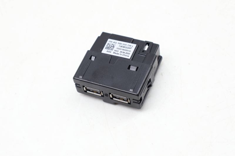 Center Console Dual USB Port / Module 5Q0035726L — Used (SKU 627644)