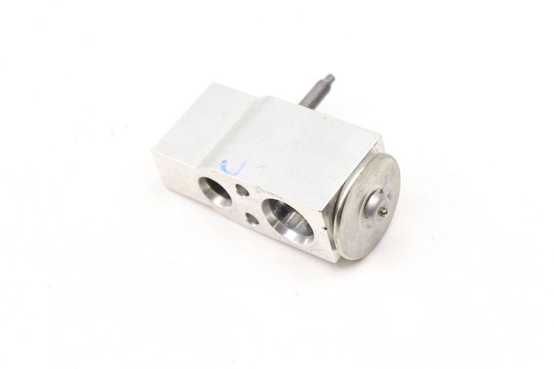 AC Expansion Valve 8W0816679 — Used (SKU 593884)