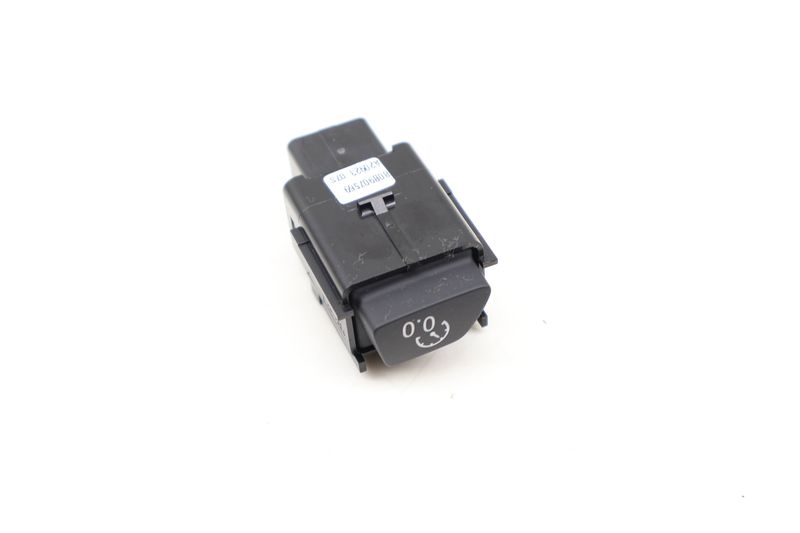Instrument Cluster Trip Reset Switch / Button 80B907569 — Used (SKU 617387)