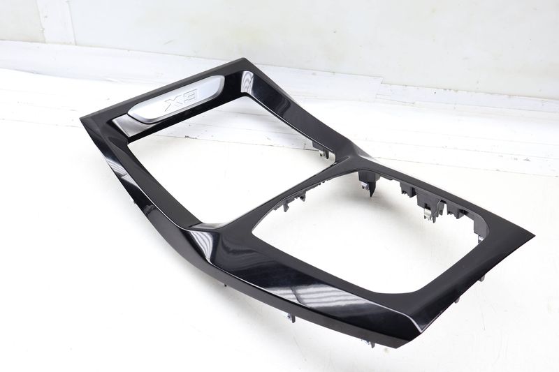 Center Console Trim Panel 9871574 — Used (SKU 695641)