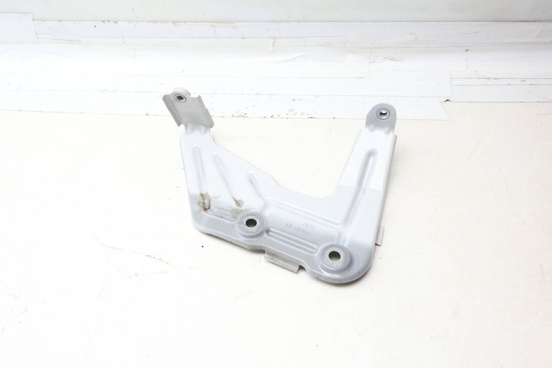 Fender Mount Bracket 41357424677 — Used (SKU 695766)