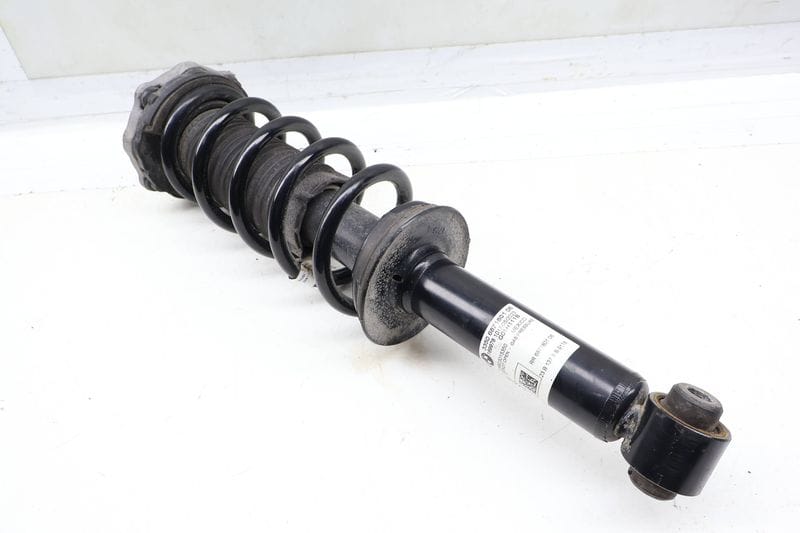 Strut / Shock Absorber Assembly 33526871801 — Used (SKU 695797)