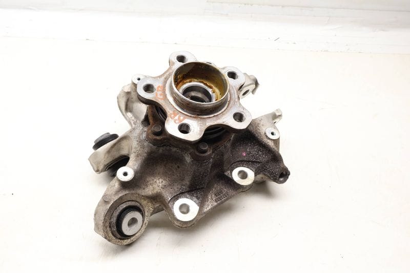 Spindle Knuckle w/ Wheel Bearing 6871030 — Used (SKU 695815)