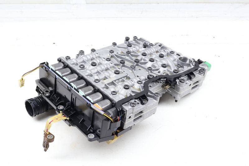 Transmission Valve Body / Mechatronic 5B4C870 — Used (SKU 695824)