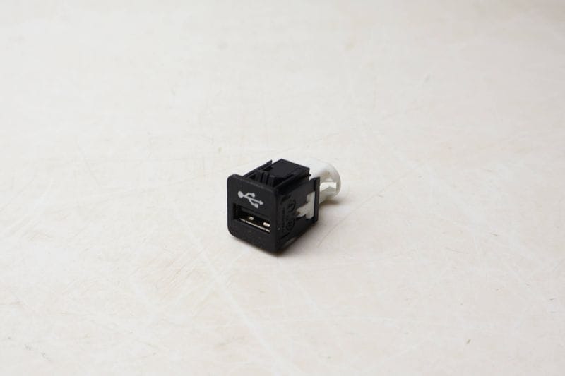 USB Socket / Port 84109229294 — Used (SKU 695541)