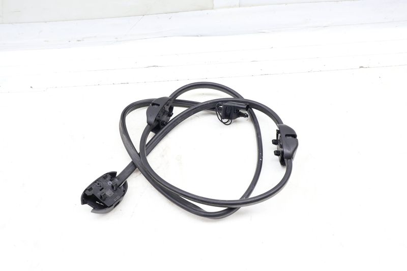 Windshield Washer Sprayer / Nozzle 61667399024 — Used (SKU 695860)