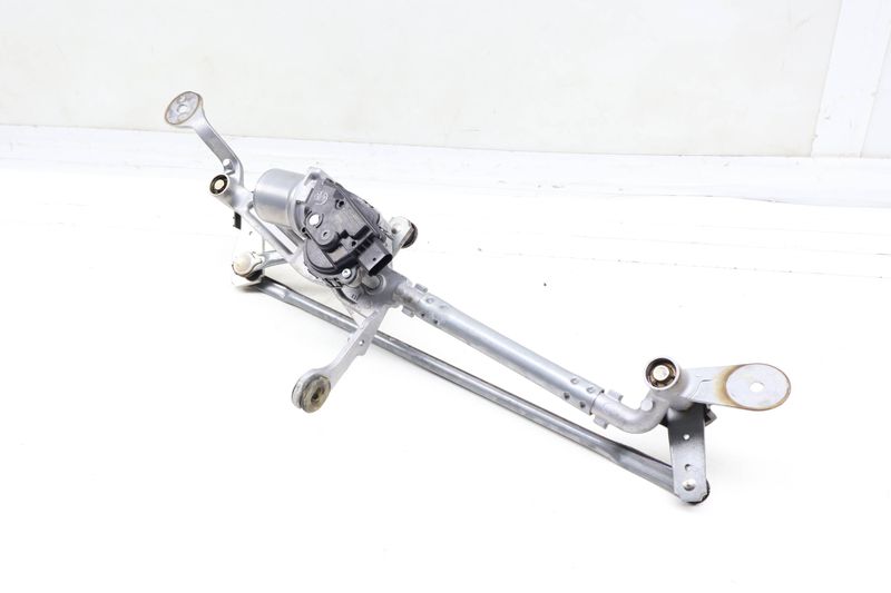 Windshield Wiper Transmission w/ Motor 61617399004 — Used (SKU 695716)