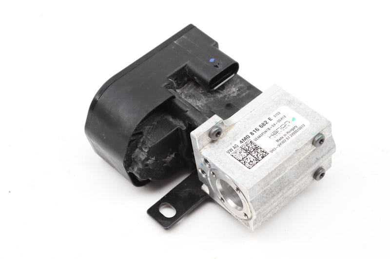 AC Expansion Valve 4M0816682E — Used (SKU 573298)