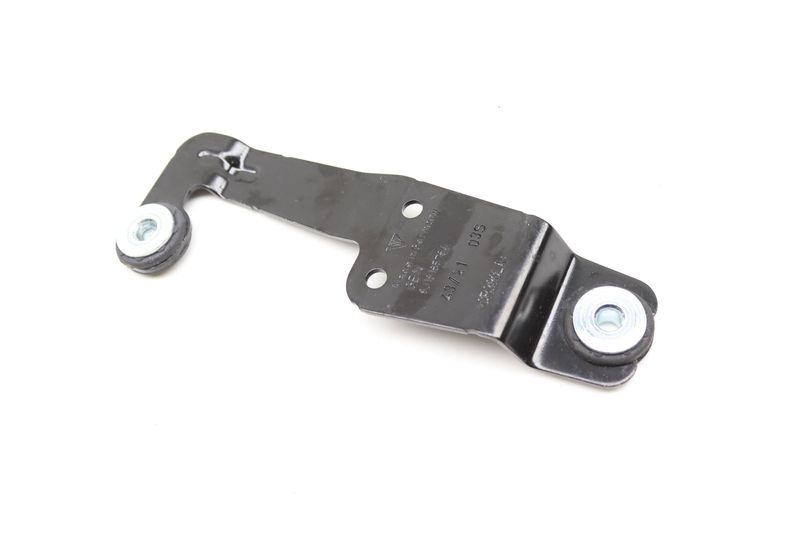 AC Expansion Valve Mount / Bracket 9J1816576A — Used (SKU 573524)