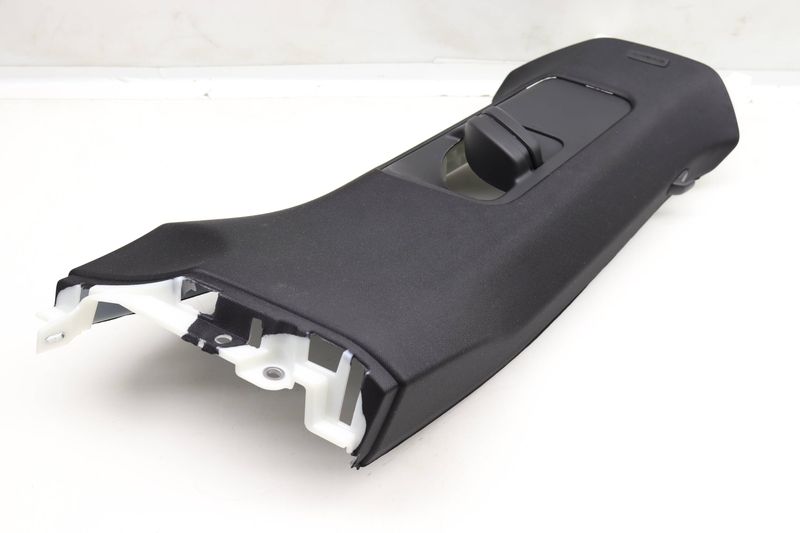 Upper B Pillar / Trim 9J1867244B — Used (SKU 573136)