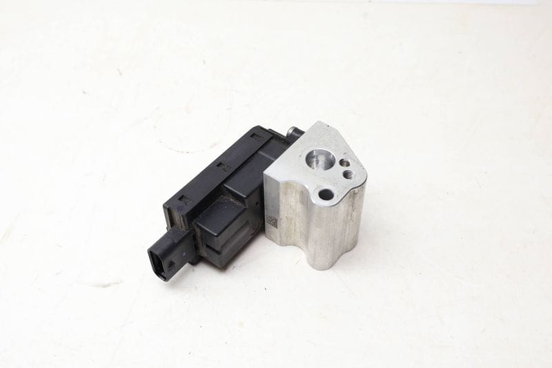 AC Expansion Valve 1EA816590B — Used (SKU 692032)