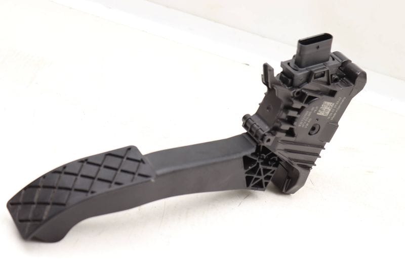 Gas Pedal / Accelerator Module 1EB723503 — Used (SKU 551449)