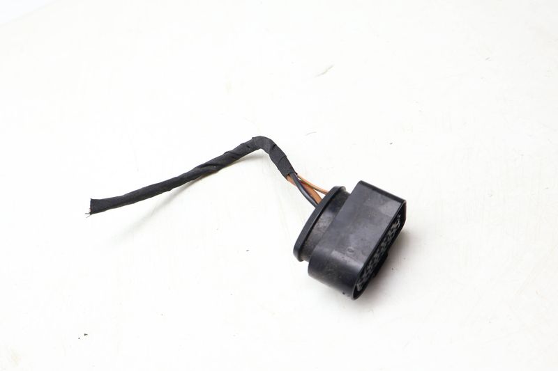 LED Headlight Wiring Connector / Pigtail — Used (SKU 691851)