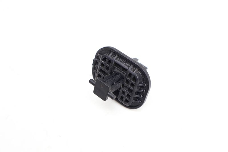 Radiator Mount / Bracket / Clip 1EA121095 — Used (SKU 692034)