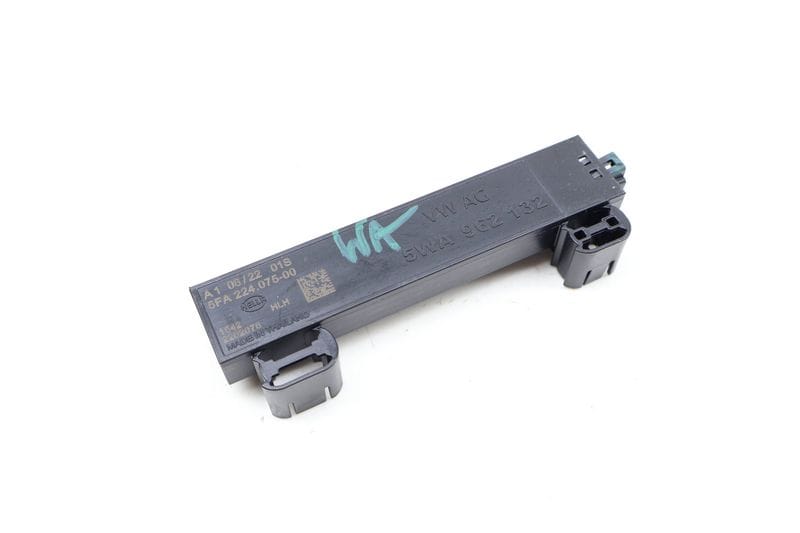 Kessy / Keyless Entry Antenna 5WA962132 — Used (SKU 691685)