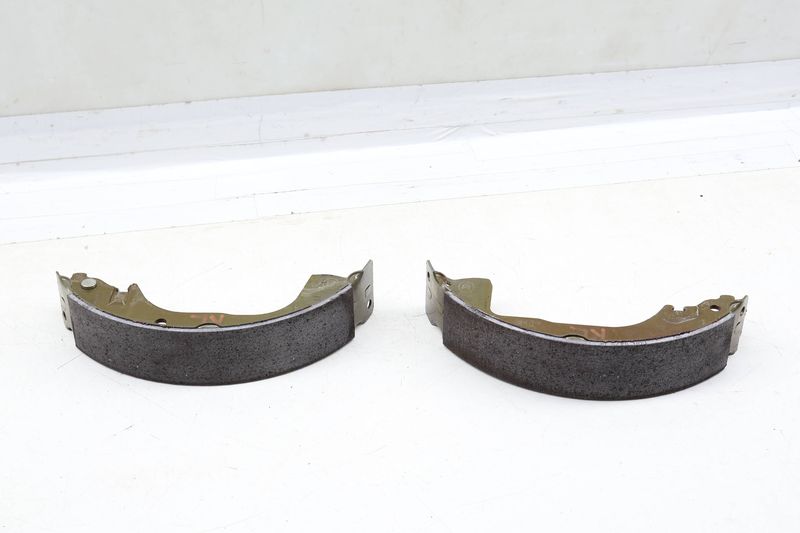 Brake Shoe Kit / Set 1EA698525D — Used (SKU 691990)
