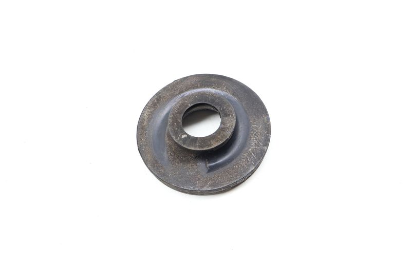 Upper Spring Rubber Mount 1EK512149 — Used (SKU 691953)