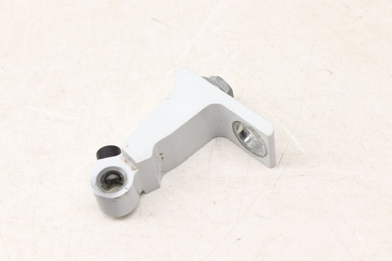Lower Door Hinge 8V5833404C — Used (SKU 551505)