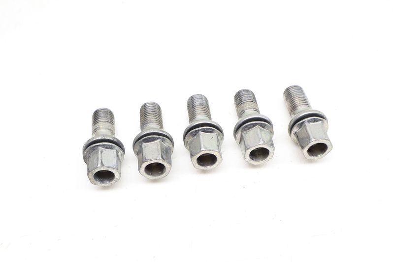 Wheel Lug Bolt / Nut Set (5) WHT002438 — Used (SKU 691664)