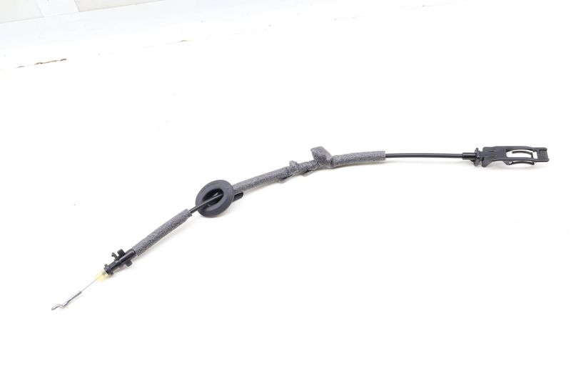 Interior Door Handle Release / Bowden Cable 17A839085 — Used (SKU 632742)