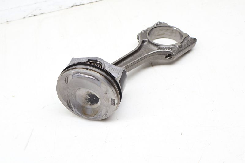 Piston w/ Connecting Rod 06H198401D — Used (SKU 709079)