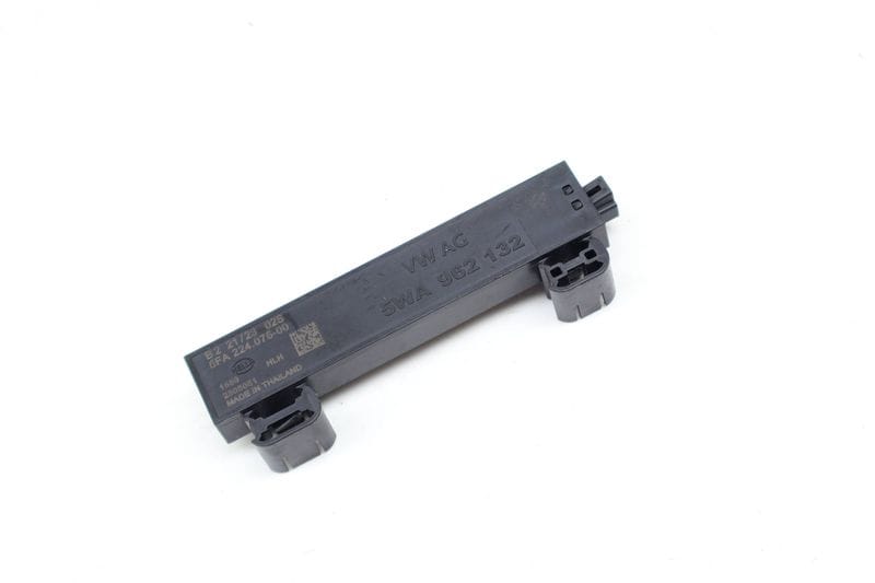 Kessy / Keyless Entry Antenna 5WA962132 — Used (SKU 708651)