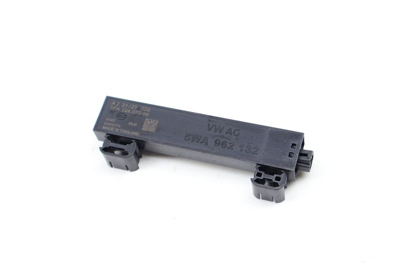 Kessy / Keyless Entry Antenna 5WA962132 — Used (SKU 708654)