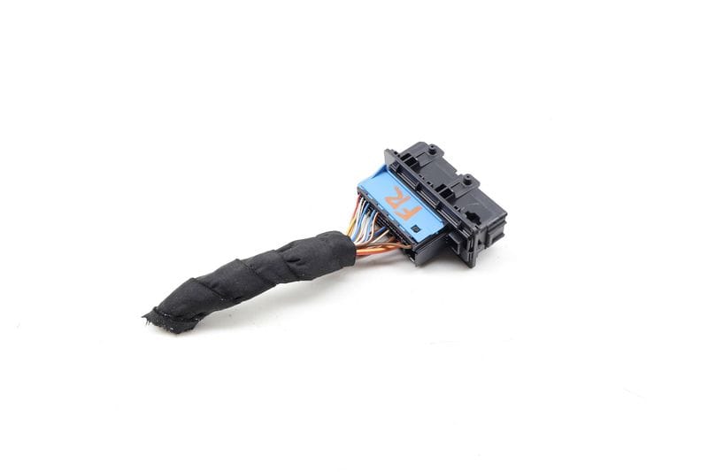 Door Wiring Harness Connector / Pigtail 9221027 — Used (SKU 729647)