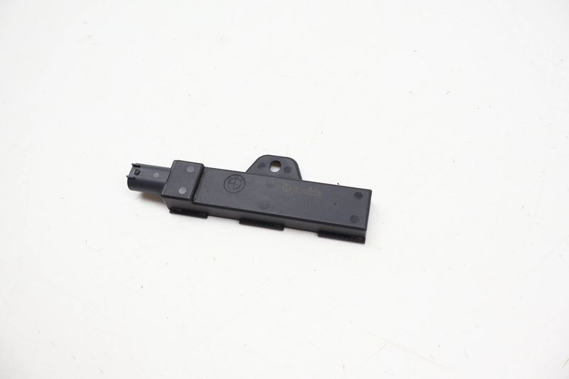 Kessy / Keyless Entry Antenna (OUTER) 65206832066 — Used (SKU 729537)