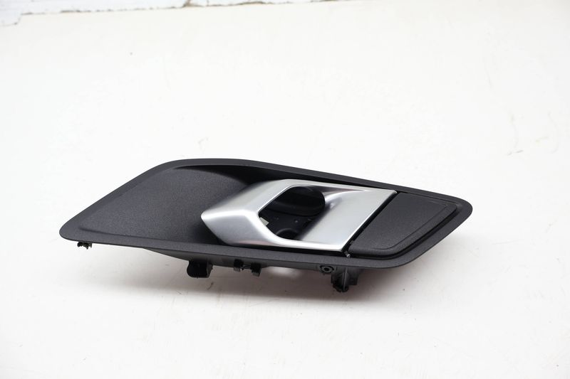 Interior Door Handle / Release 7464873 — Used (SKU 729477)
